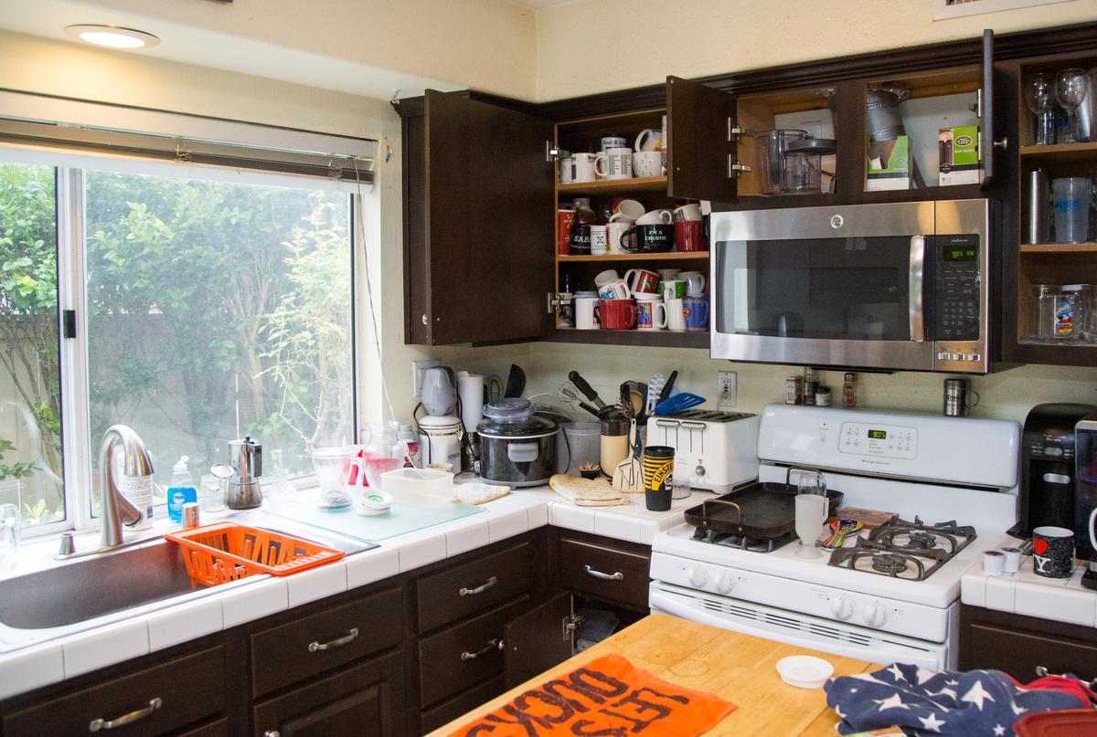 A view of kitchen cabinets and counter space before being decluttered by professional organizer Kirsten Ranger of Organized & Orderly at a private residence in Trabuco Canyon on Tuesday. ////ADDITIONAL INFORMATION: lansner.declutter - 7/7/15 - JOSH BARBER, - ORANGE COUNTY REGISTER - at on Tuesday, July 7, 2015 in Trabuco Canyon, Calif. Columnist Jon Lansner will have a room in his home "decluttered" by decluttering expert Kirsten Ranger of Organized & Orderly of Organized & Orderly